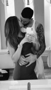 小里弗斯更新Instagram，晒出自己与怀孕妻子相拥的照片